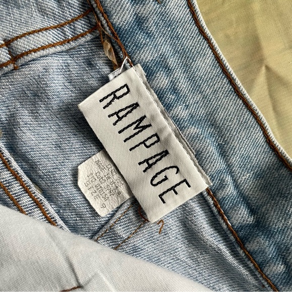 Vintage 90s Rampage High-Waisted Denim Shorts - Picture 4 of 4